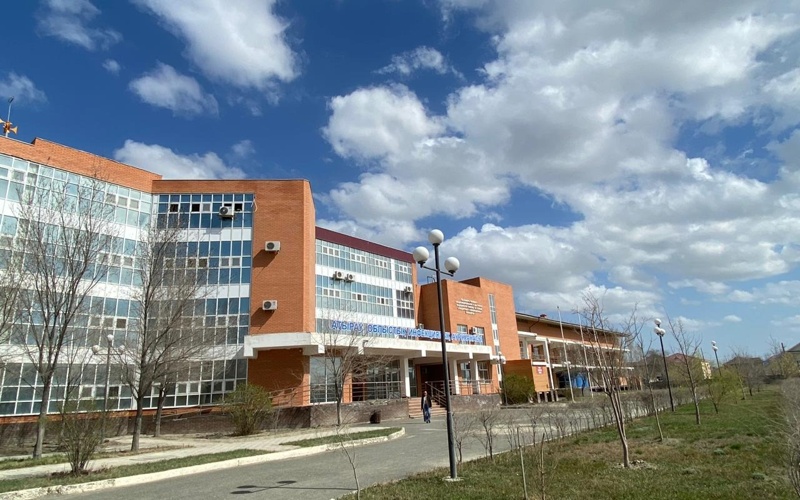 Atyraýdaǵy ınfektsııalyq aýrýhananyń laboranttary ústemaqydan qaǵyldy