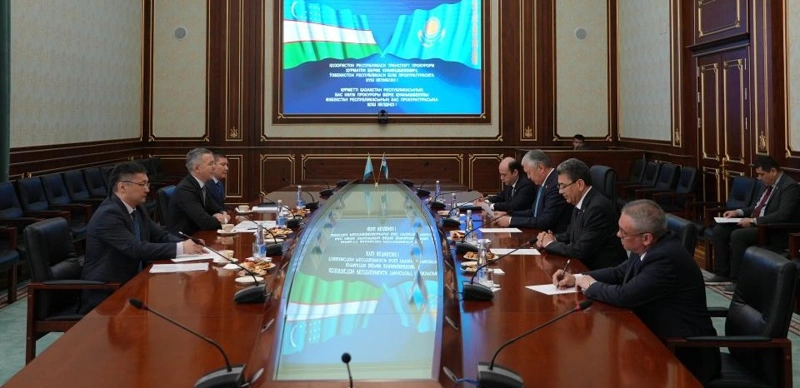 Qazaqstan men Ózbekstan kólik salasyndaǵy yntymaqtastyqty nyǵaıtýda