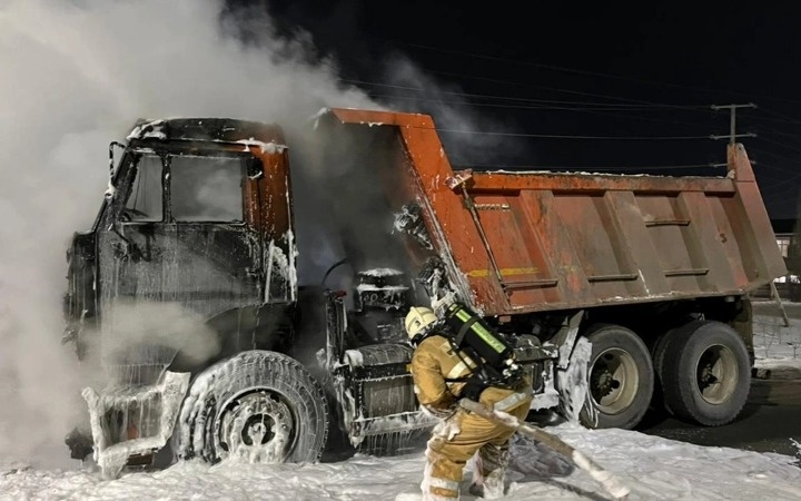 горящая машина, сгорела машина