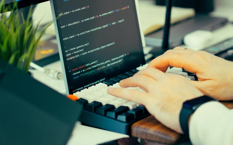 Более 800 тысяч тенге зарабатывают IT-специалисты в Казахстане