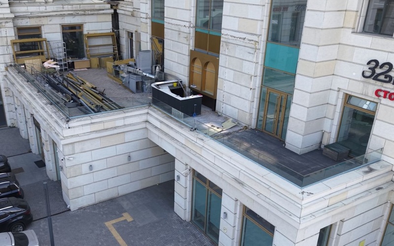 Террасу ресторана демонтировали в центре Алматы