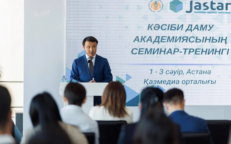 Astanada Jastar resýrstyq ortalyqtarynyń basshylaryna arnalǵan oqytý trenıngteri bastaldy