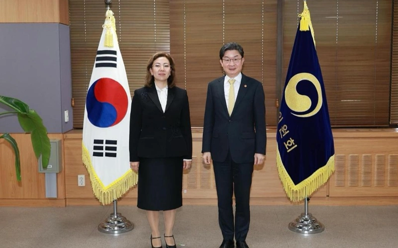 哈萨克斯坦金融监管机构与韩国金融监管及金融集团代表举行会谈