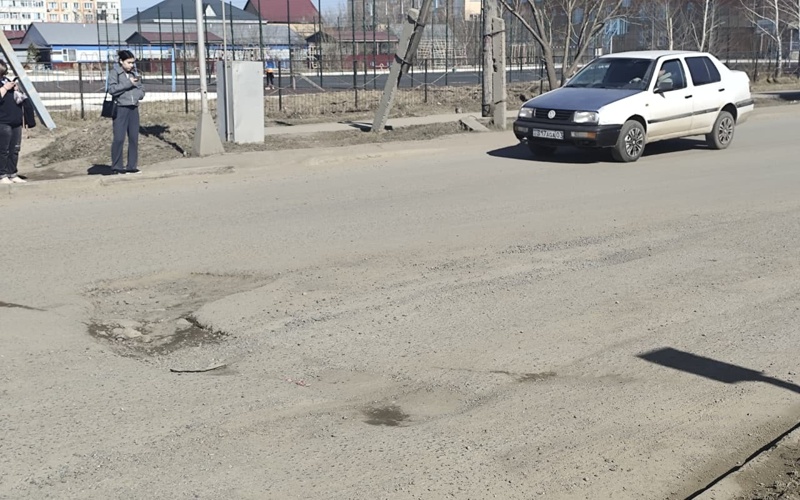 Разбитые улицы Кокшетау обещают отремонтировать уже в апреле