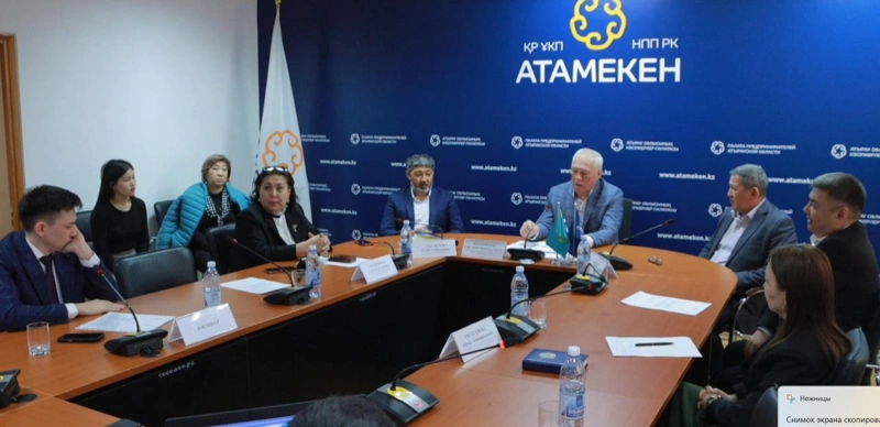 Atyraýda jekemenshik mektepter qarjylandyrý máselesin kóterdi