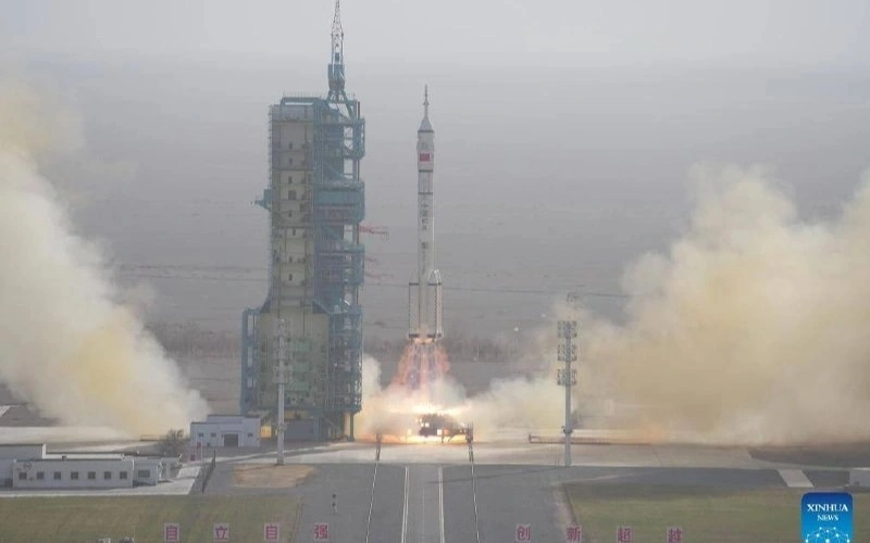 Хитой космосда касалхона қуриш учун орбитага тиббий ускуналарни юборди