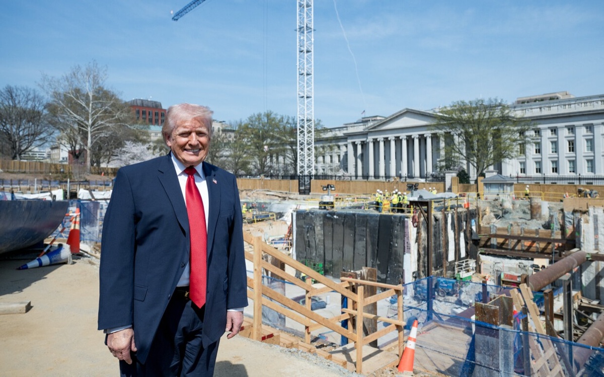 Трамп: Ақ үйде теңдесі жоқ жаңа Салтанат залы салынады