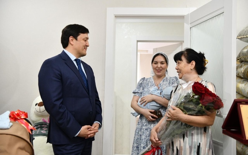 Актобе — город 600 тысяч сердец: Азамат Бекет поздравил юбилейного жителя Актобе — город 600 тысяч сердец: Азамат Бекет поздравил юбилейного жителя