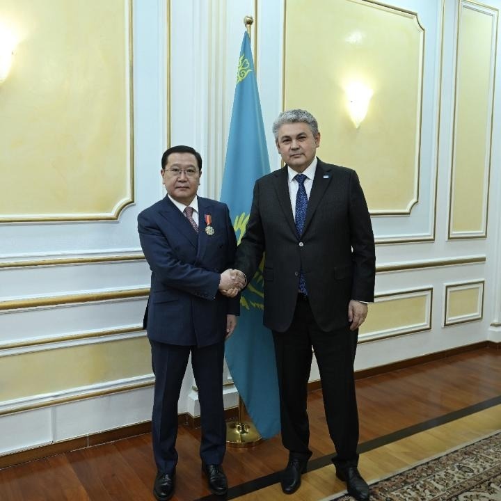 Recognition of friendship: Kazakhstan honors Mongolian envoy with Dostyk Order 