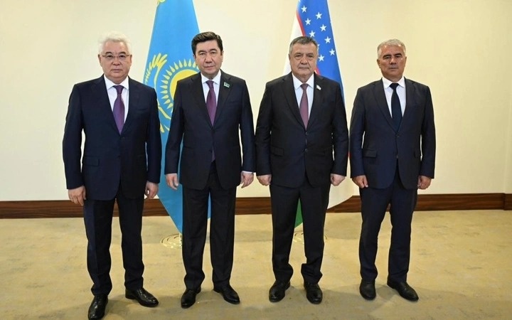 Kazakh and Uzbek MPs discuss development of tourism, digitalization