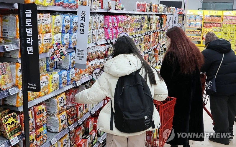 South Korea’s food exports up 4 pct in Q1 on popularity of ramyeon, fruits 