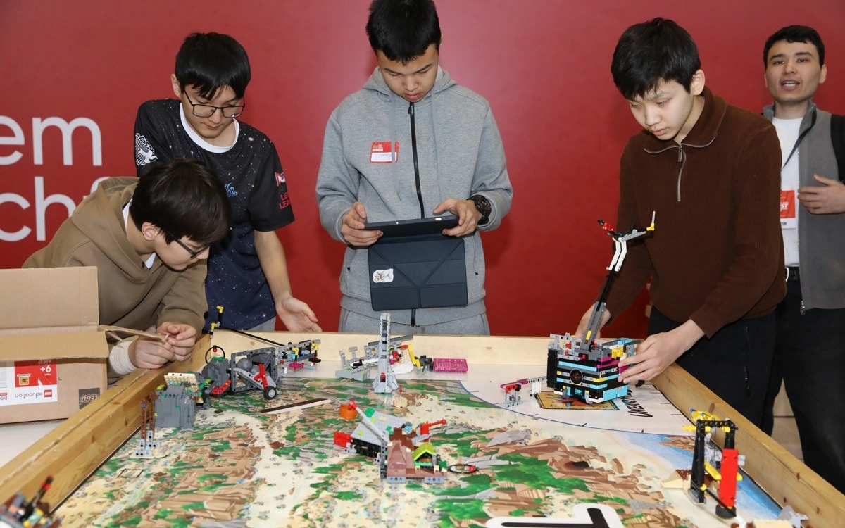 Kazakhstan develops STEM education, over 50,000 schoolchildren learn robotics