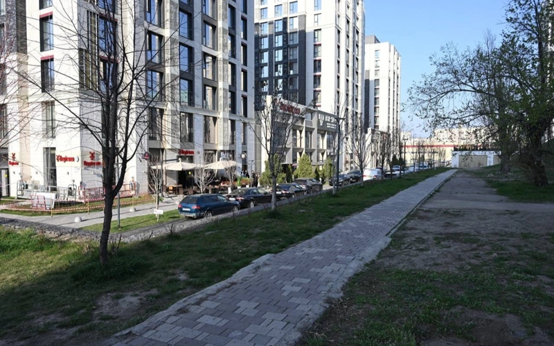 Almatydaǵy Rozybakıev kóshesi qalaı túrlenedi