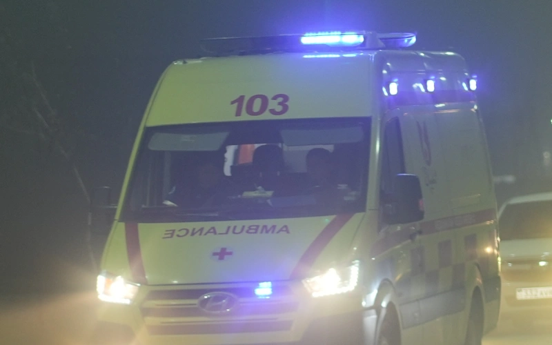 скорая Алматыда бесінші қабаттан секірген әйел көз жұмды