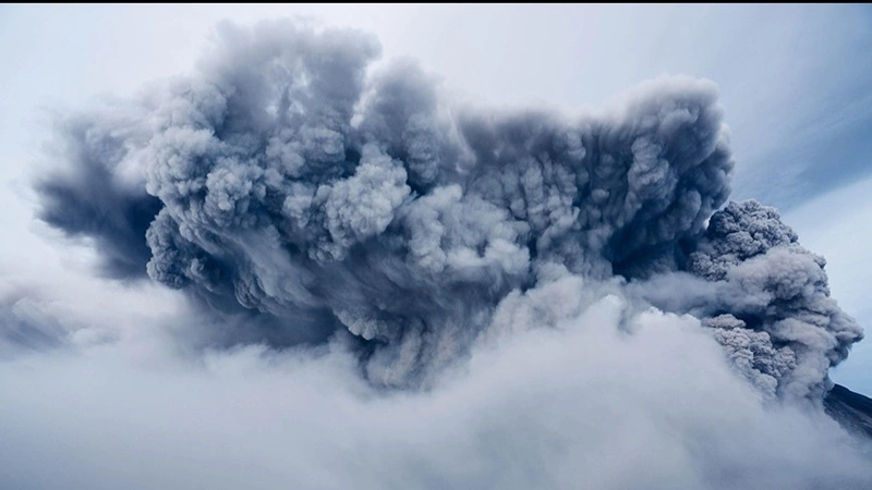 Kamchatkadaǵy Shıvelých janartaýy teńiz deńgeıinen 10 shaqyrym bıikke kúl atqylady