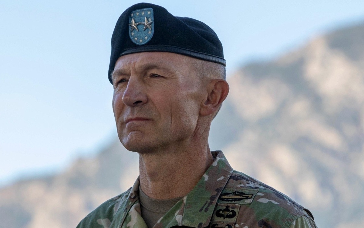 Пит Хегсет АҚШ армиясының жоғары лауазымды офицерін қызметінен босатты