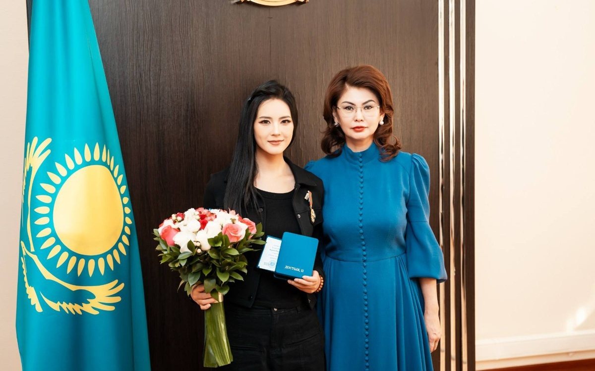Chinese blogger Tao Mingxiu awarded Kazakhstan’s Order of Friendship