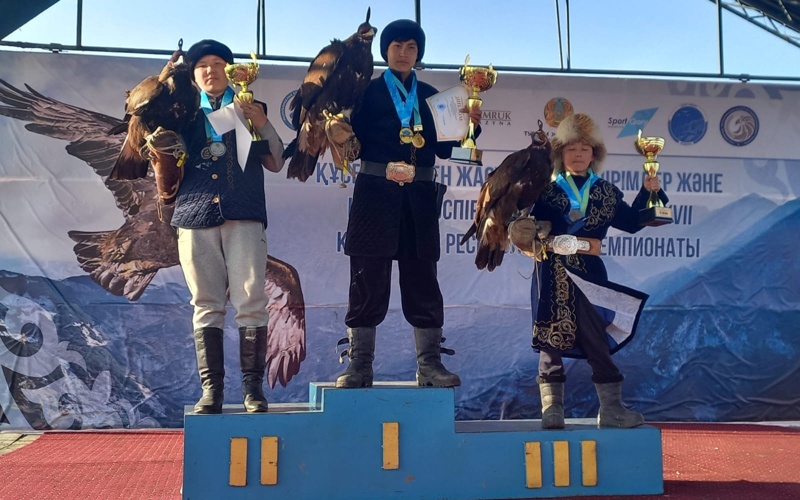 Подросток из Акмолинской области возрождает искусство құсбегілік Подросток из Акмолинской области возрождает искусство құсбегілік