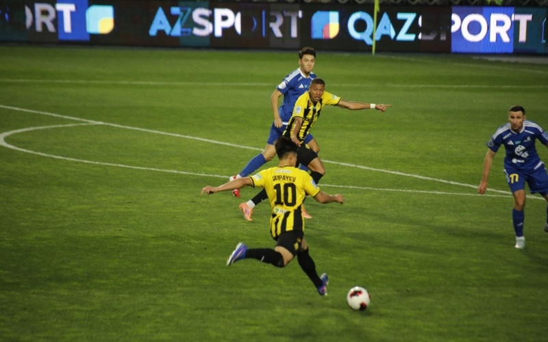  &laquo;Кайрат&raquo; разгромил &laquo;Астану&raquo; и вышел на первое место в КПЛ