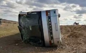 Қарағанды облысында вахталық автобус аударылды