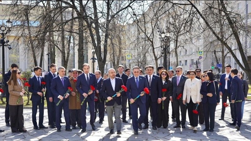 Flower-laying ceremony honors 20th anniversary of Abai Monument in Moscow Flower-laying ceremony honors 20th anniversary of Abai Monument in Moscow