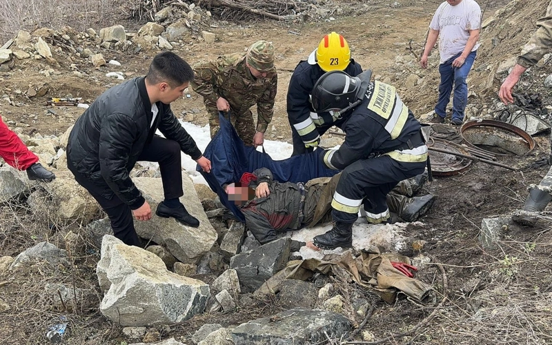 Трое рабочих в ВКО получили отравление во время ремонта канализации