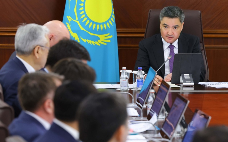 Бектенов дал поручения по ускорению регистрации лекарств, упрощению тарифов и внедрению верификации мобильных устройств Бектенов дал поручения по ускорению регистрации лекарств, упрощению тарифов и внедрению верификации мобильных устройств