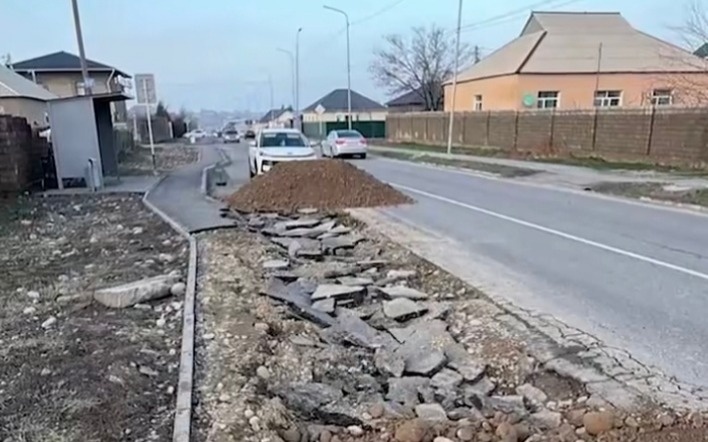 Шымкентте 10 көшеде асфальт жабыны шөгіп кетті