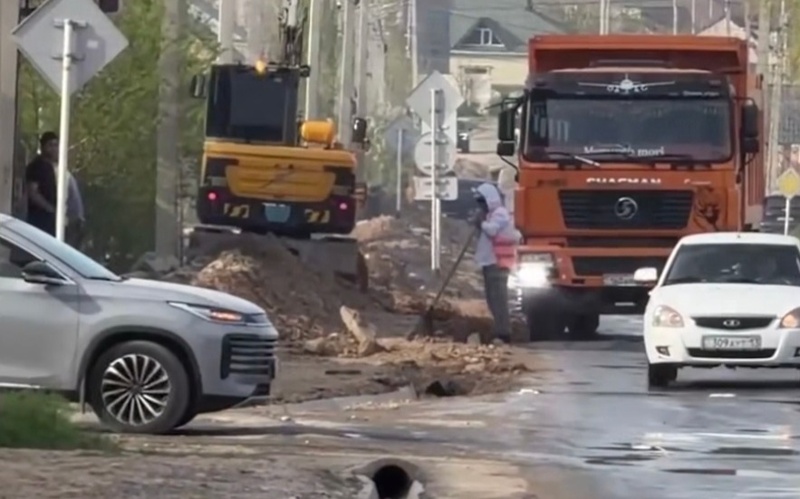 Шымкентте 10 көшеде асфальт жабыны шөгіп кетті