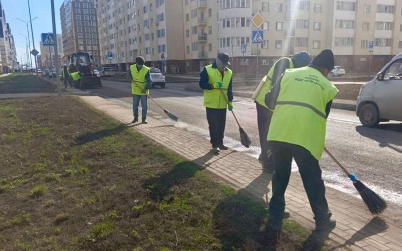 Масштабная уборка после зимы продолжается в&nbsp;Астане
