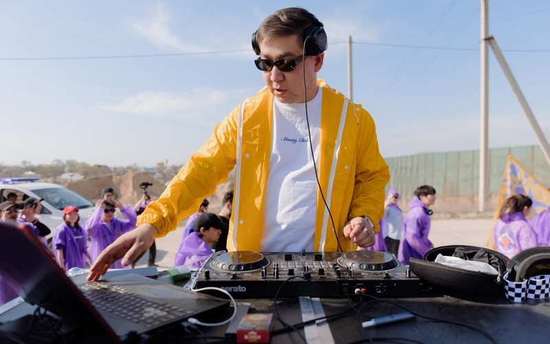 диджей «Жаңа адамдар» жастар қозғалысы