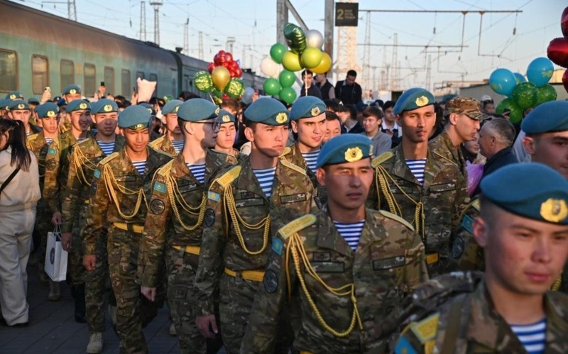 Былтыр Отан қорғауға аттанған 1200-ден астам сарбаздың алғашқы легі оралды 