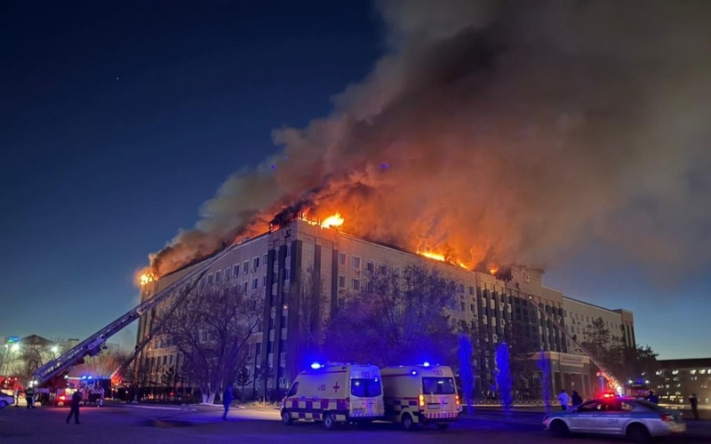здание акимата горит в Актобе