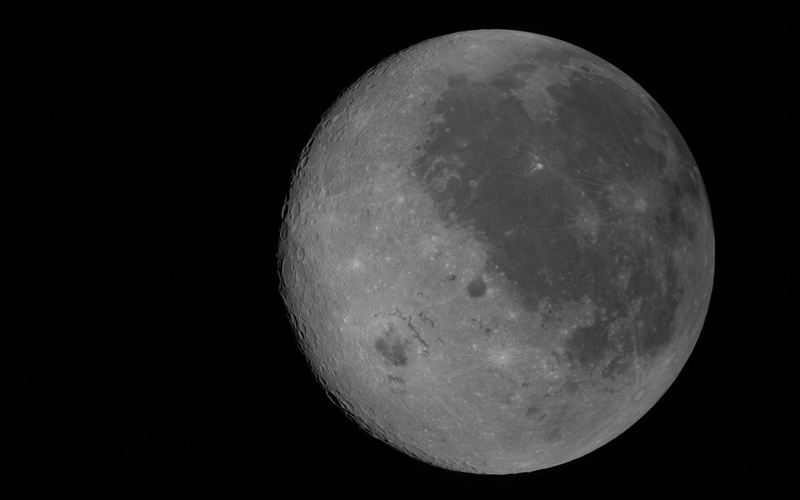 Moon revealed in rare view of both near and far sides