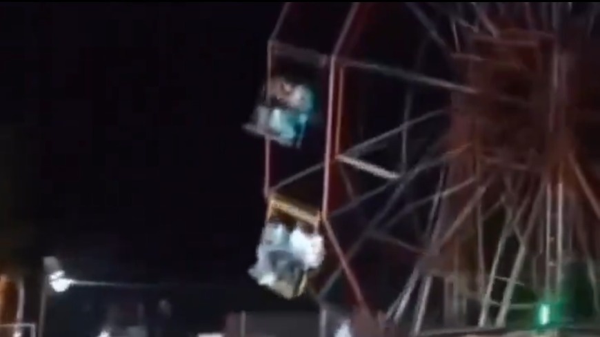 Үндістанда айналмалы алып әткеншек құлап, 30-дан астам адам зардап шекті