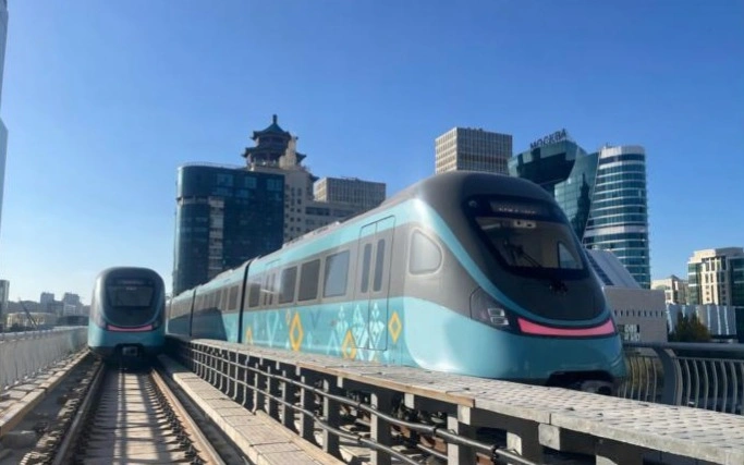 Испытания полного состава поездов LRT начались в Астане