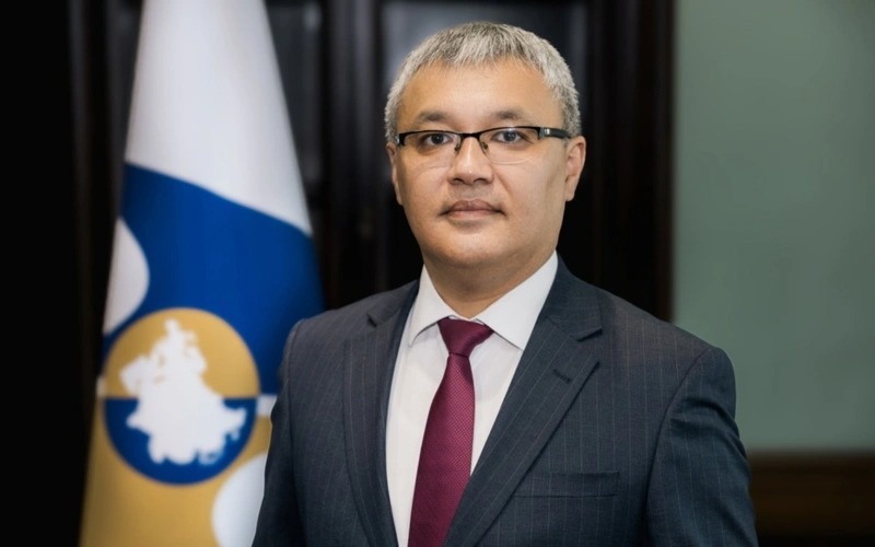 Данияр Иманалив