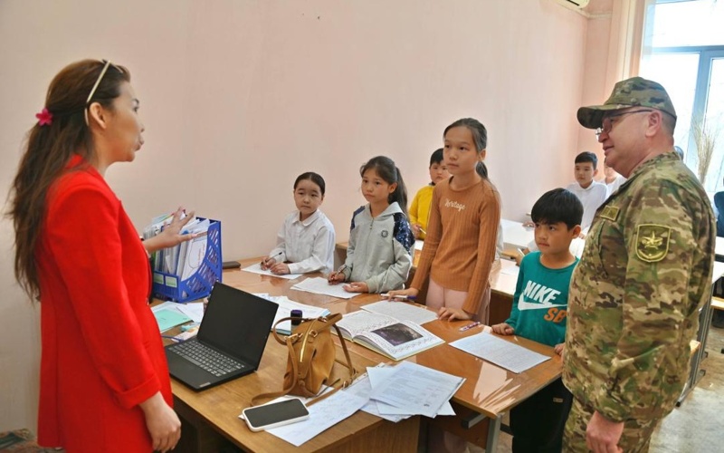 Ekologııaǵa úles: Gvardeısk garnızonynda 500 túp aǵash egiledi