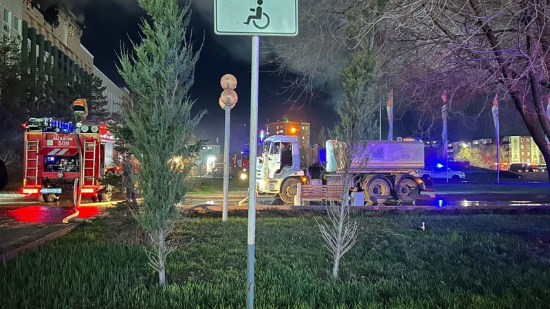 Ақтөбеде облыс әкімдігінің ғимараты өртеніп жатыр