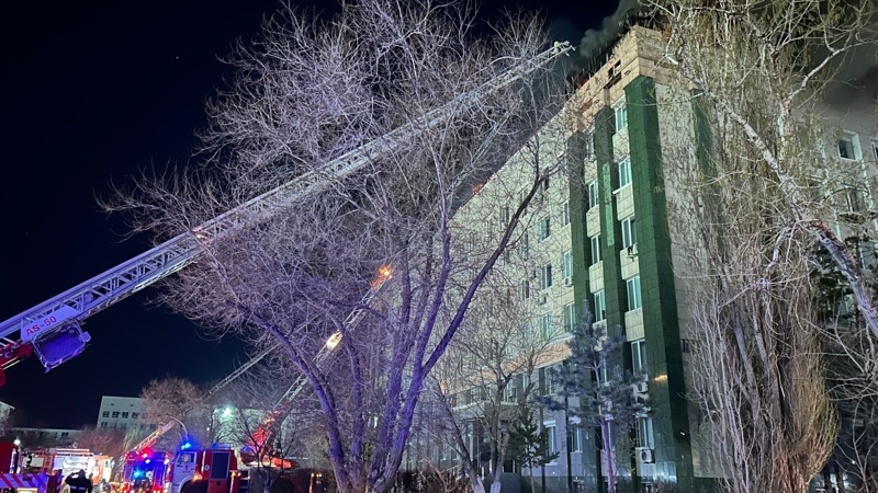 Ақтөбеде облыс әкімдігінің ғимараты өртеніп жатыр