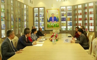 Tajik, Oxford officials explore academic exchange and language training programs