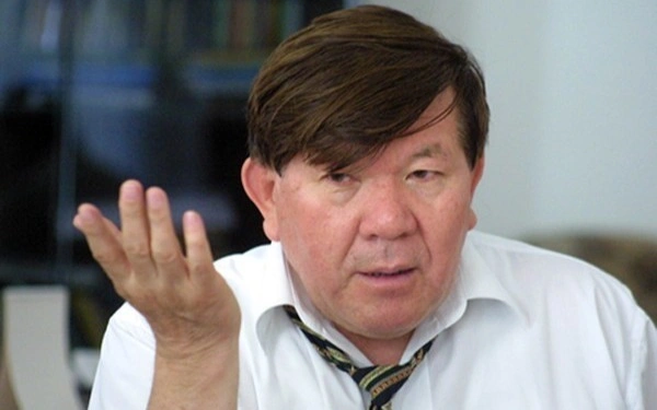 Поэт Мухтар Шаханов