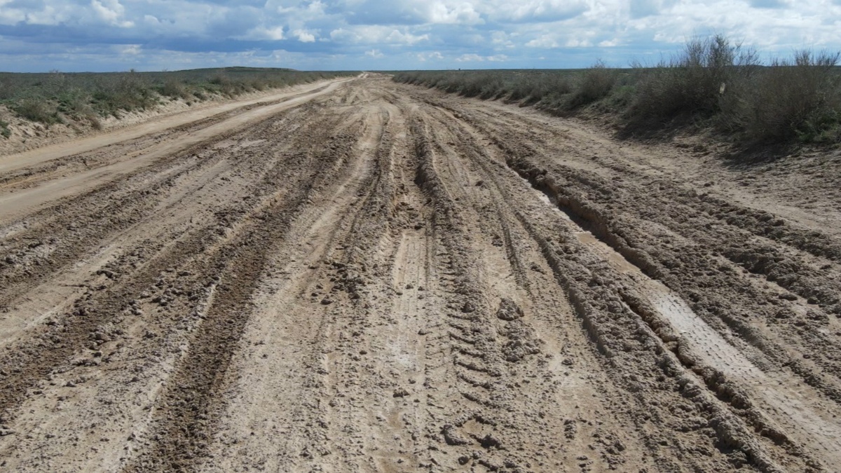 Атыраудағы азапқа толы 300 шақырым: Азғыр халқы жол мәселесін тезірек шешуді сұрайды