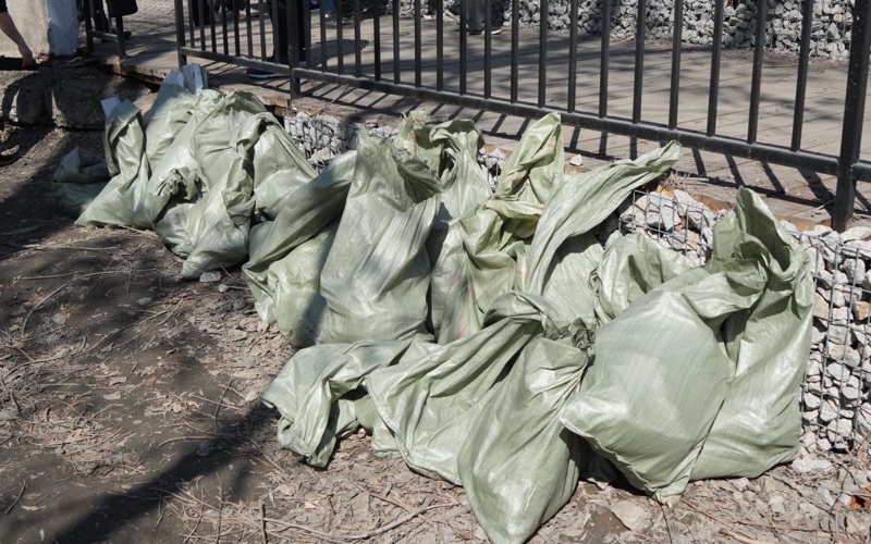 Около 50 волонтеров очистили остров Бейбітшілік от&nbsp;мусора в&nbsp;Семее