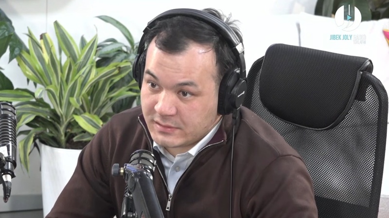 Кадр с радио Jibek Joly 