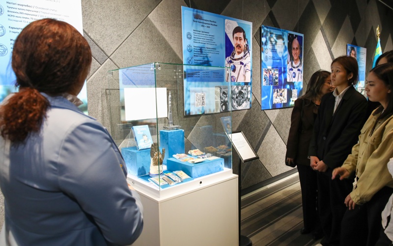 От Гагарина до KazSat: в Астане открылась выставка о космосе От Гагарина до KazSat: в Астане открылась выставка о космосе