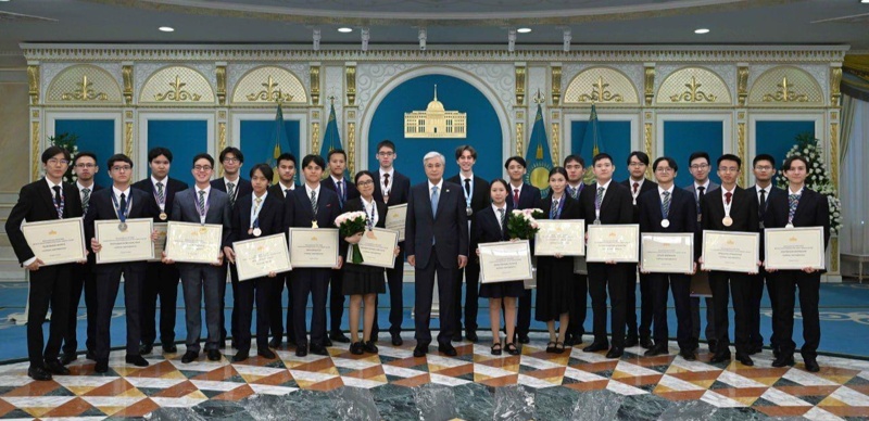 12-классник из Казахстана Амирлан Аманжолов получил полную стипендию в MIT 