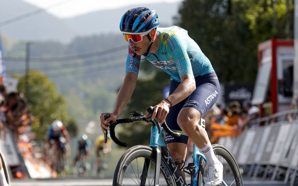 XDS Astana's Scaroni takes 3rd in dramatic Itzulia Basque Country Stage 4