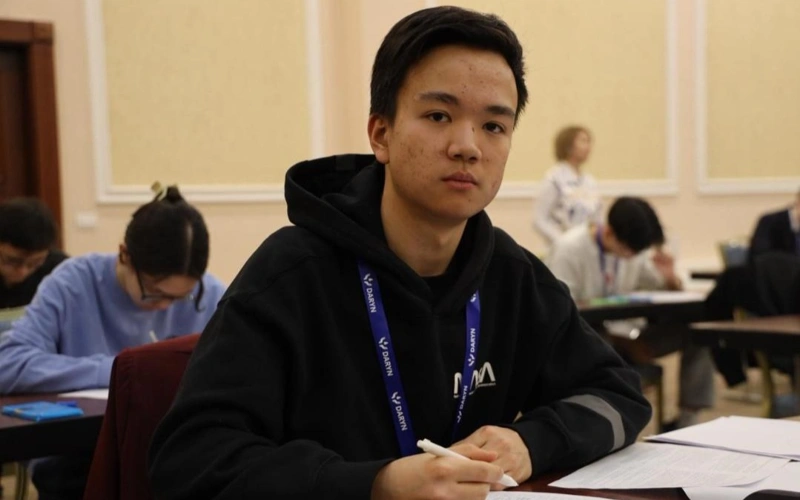 12th grader from Kazakhstan Amirlan Amanzholov receives full-ride scholarship to MIT 