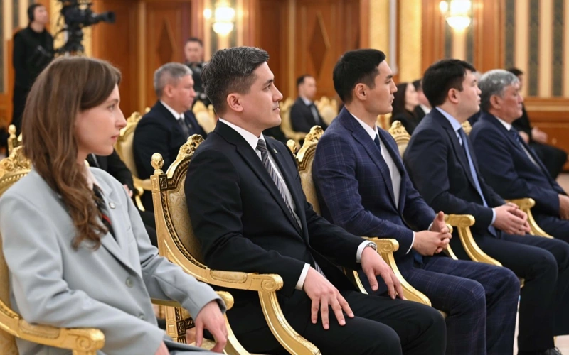 Президент поблагодарил ученых за  вклад в разработку и принятие Конституции